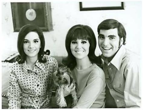 marlo thomas on the set of that girl with her brother and sister terre and tony and her
