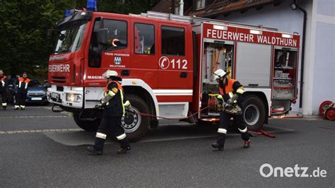Zwei Gruppen Der Feuerwehr Waldthurn Meistern Leistungspr Fung Onetz