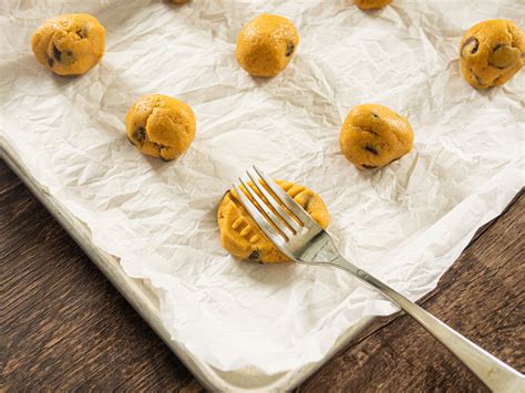 These vanilla chai shortbread cookies are simple with a little spice and a whole lot of cozy! 3-Ingredient Peanut Butter Cookies - 12 Tomatoes