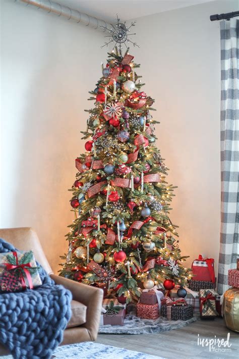 Let me show you how easy it is to get the same. How to Style a Rustic Modern Christmas Tree for Christmas