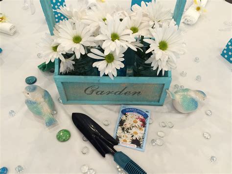 Pin By Sue Adams On Turquoise And White Daisy Tablescapes Daisy