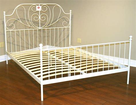 The first thing when you want to buy new iron bed frames is that you need to measure the length and width of your bed as well. Why you need to use white metal headboards - Decor ideas ...