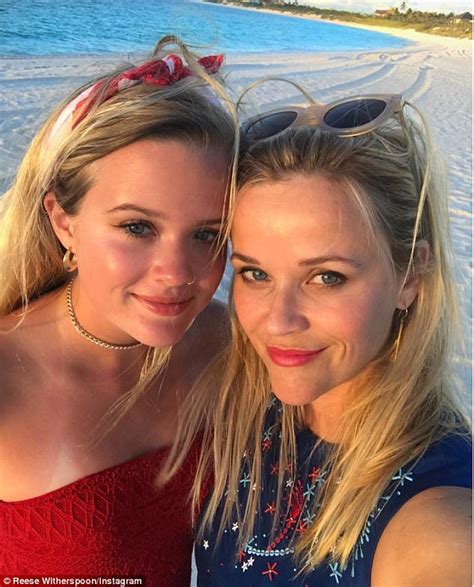 Reese Witherspoon Reflects On Lookalike Daughter Ava 18th Daily Mail Online