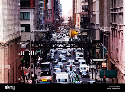 Crowded Sidewalk Chicago Hi Res Stock Photography And Images Alamy