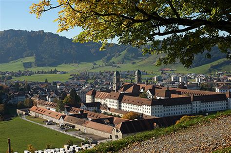 50 km van kloster einsiedeln. Kloster Einsiedeln - Klosterzeit