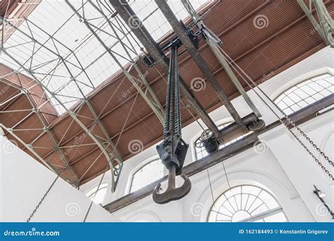 Crane Hook For Overhead Crane In Old Factory Industrial Chain Hoist