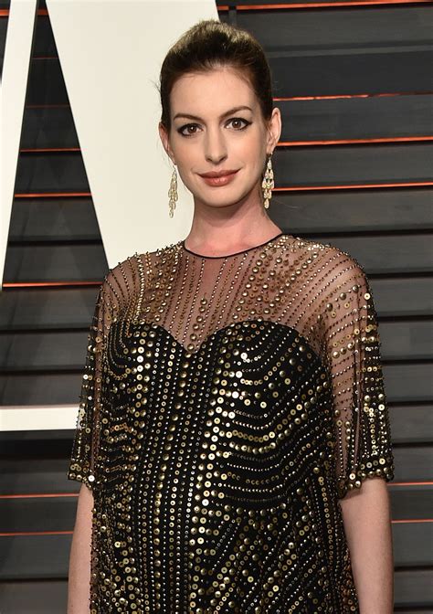 Oscars Anne Hathaway Plays Up Her Pregnancy Glow At The After
