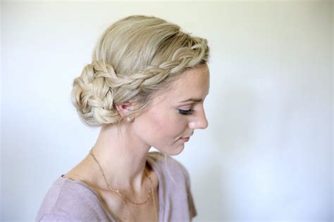 Low bun hairstyles are great for office as well. 16 Cute & Easy Bun Hairstyles to Try in 2020