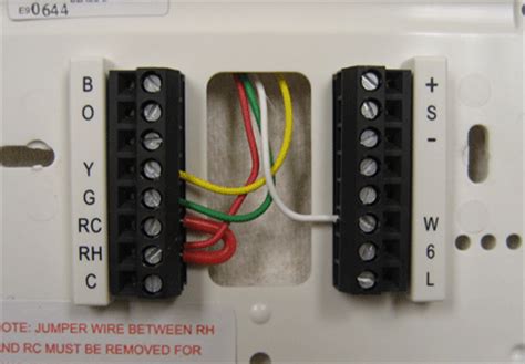 We begin by inserting the wires of the power cable of the thermostat. Electrinic and circuit: Changing Heat Pump Thermostat Desk