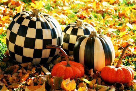 They are good to eat and taste very comparable to the regular orange. MarvinsDaughters: DIY Black & White Checkered Pumpkins