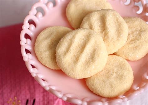 Because tis the season to be jolly …fa la la la la la…. Sing For Your SupperSoft and Chewy Almond Sugar Cookies... - Sing For Your Supper