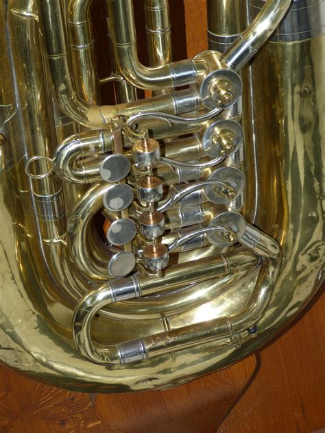 Gambar Alat Musik Terompet Tuba Katup Instrumen Angin Band