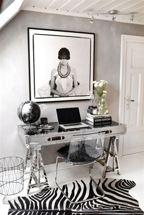 12 Beautiful Mirrored Desks To Glam Up Your Home Office Red Soles And