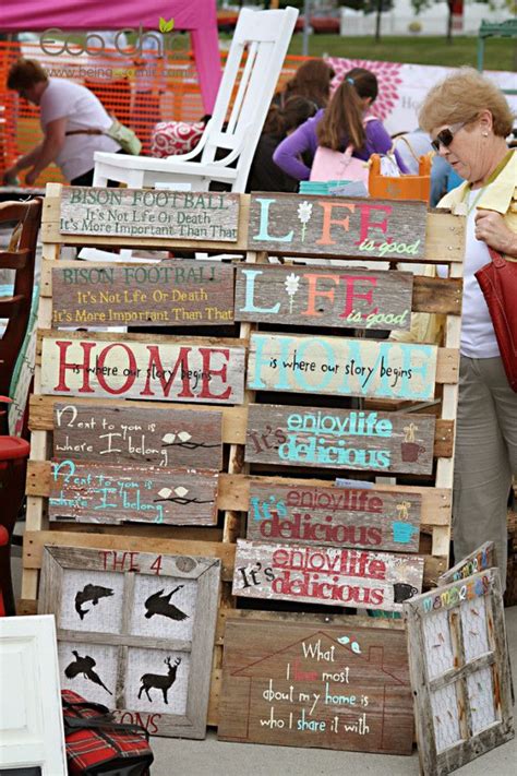 Great Way To Display Signs Craft Booth Displays Craft Fair Booth