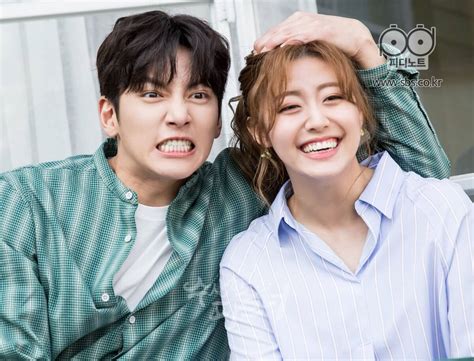 Kesemua drama, telefilem dan filem ini telah dan bakal senarai drama melayu ini akan dikemaskini dari semasa ke semasa mengikut maklumat yang kami terima. 7 Pasangan di Drama Korea yang Awalnya Musuhan Lalu Jatuh ...