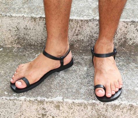 DREAM M Leather Toe Ring Sandals Barefoot Men Sandals Image Leather Barefoot Sandals