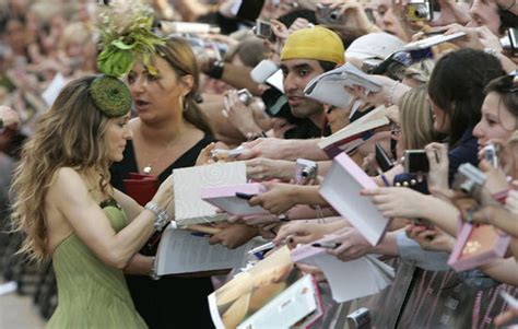 Sarah Jessica Parker Wears Plant Hat To London Sex And The City