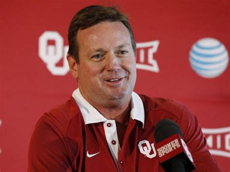 oklahoma quotable bob stoops says massive crowd at tennessee shouldn t be a big deal