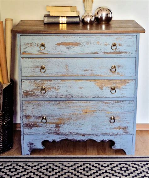 The chest boasts five spacious drawers for storage with felt lining in the top drawer to protect your finer things. Miss Mustard Seed Milk Paint Bergere. Distressed drawer