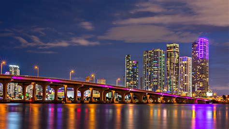 Puente Edificio Miami Fl Bahía Ciudad De Noche Rascacielos