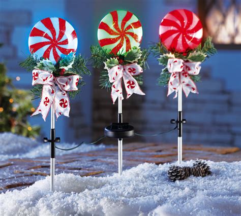 Buy now the top 15 best solar powered christmas lights for home decoration at this xmas 2020. Set of 3 Peppermint Holiday Solar Powered Stake Lights ...