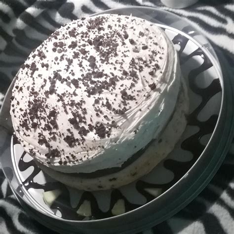 I thought it tasted very similar to a honey bun, my husband thought it tasted like a coffee cake but we both thought it was awesome! Cookies & Creme Cake | Duncan Hines® | Recipes
