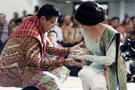 Maybe you would like to learn more about one of these? Kentalnya Adat Karo di Acara Lamaran Lidya dan Indra