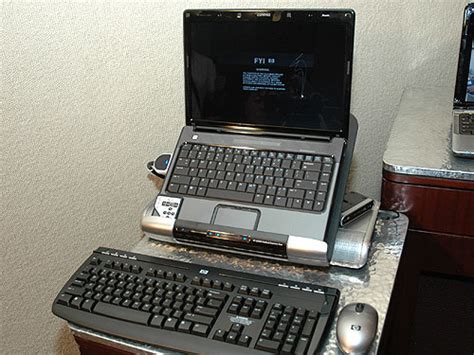 Compaq Presario V3000 And The Xb3000 Expansion Base Hp Gets Personal