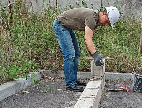 Parpaing : construire un muret Cement Tools, Light Window Treatments