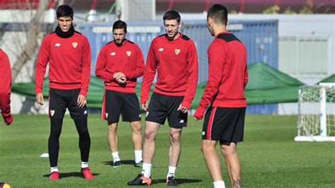 Clement lenglet est un jeune défenseur central de as. Sevilla: Lenglet entra ya en la lista del Sevilla para ...