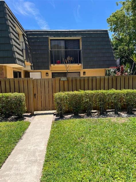 2203 22nd Way West Palm Beach Fl 33407 Townhouse For Rent In West