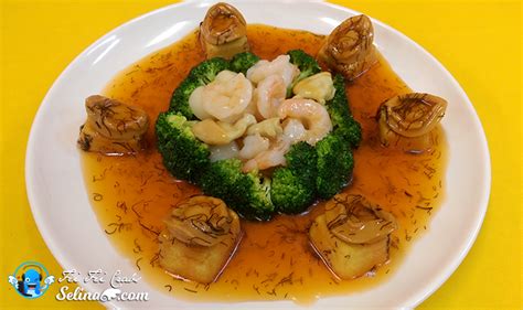 They serve sunflowers seeds before the crabs served, interesting. Musang King Durian Crab @ Fei Fei Crabs Kepong, Kuala ...