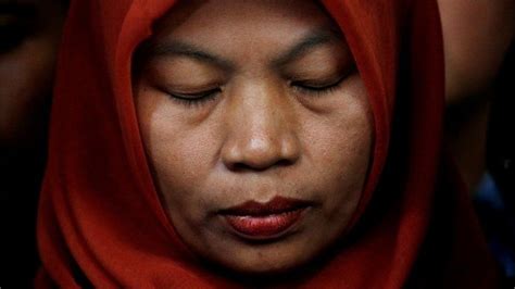 baiq nuril maknun indonesia grants amnesty to woman who recorded boss bbc news
