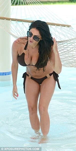 Casey Batchelor Shows Off Her Curves In Dominican Republic Daily Mail