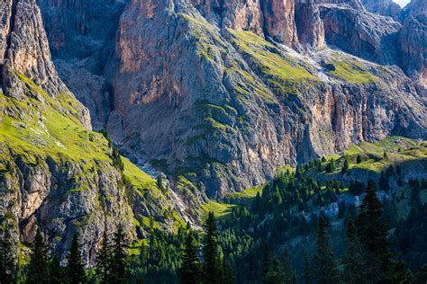 Italys Dolomite Mountains — R Ian Lloyd