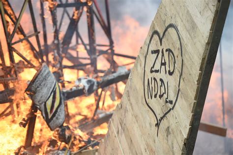 Notre Dame Des Landes Que Devient La Vie De La Zone Et De Ses 300