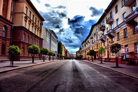 Ricordi ancestrali, paesaggi e volti e colori che ci lasceranno senza fiato.ed esistono non sono molti gli stranieri che arrivano in bielorussia. "Karlya Marksa" street, Minsk | Bielorussia