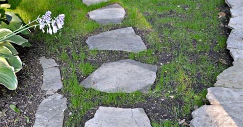 DIY Stepping Stone Path | Hometalk