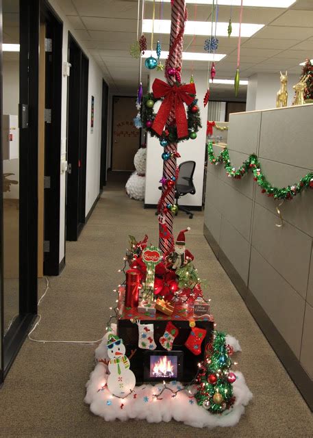 Top 30 Office Christmas Decorating Ideas  Flawssy