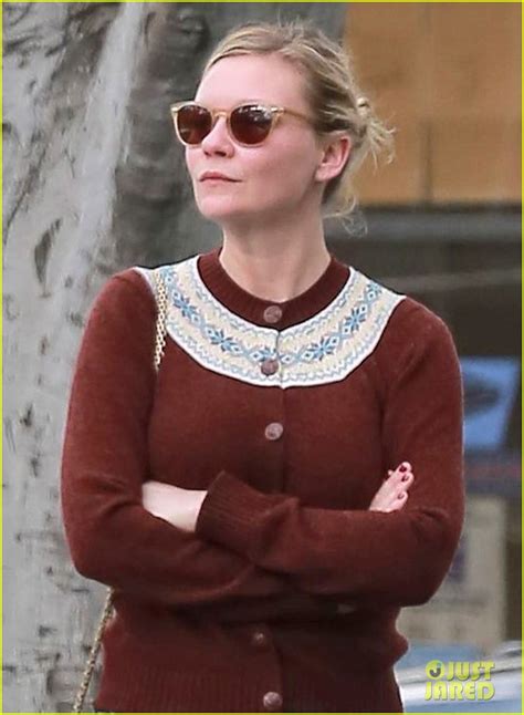 Photo Kirsten Dunst Shows Off Her Ring After Rumored Engagement News
