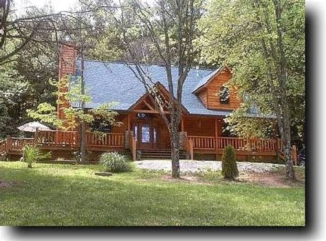 Venturing through the town, visitors will see local artists at work in their. Brown County Log Cabin Rental Nashville IN HotTub ...