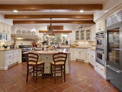 While country kitchens can range from traditional farmhouse to something more sophisticated, they all share certain fundamental design, color, and style characteristics. 23 Beautiful Spanish Style Kitchens (Design Ideas ...