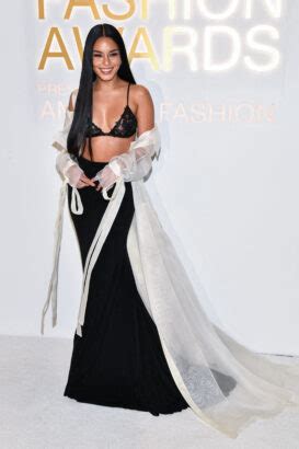 Vanessa Hudgens Ans En Soutien Gorge Transparent Sur Le Tapis Rouge Elle Fait Tourner