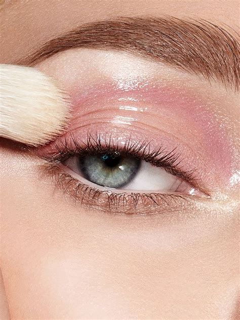 How To Pull Off Glossy Eyeshadow With Zero Creasing Glossy Eyeshadow