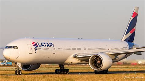 777 300 emirates sitzplan sitzplan auf deutsch. LATAM B777 | A LATAM Boeing 777-300ER taxiing to Schiphol ...