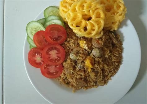 Jun 08, 2021 · seporsi nasi ayam penyet sambal ijo harganya rp22.500. Resep Nasi goreng spesial resep abang abang kaki lima oleh ...