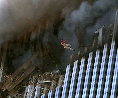 These Powerful Photos From 911 We Wont Forget Page 4 Of 21