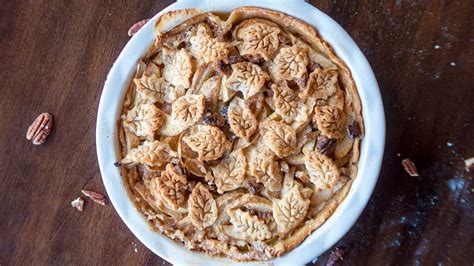 Apple Praline Pie Recipe Lifemadedelicious Ca