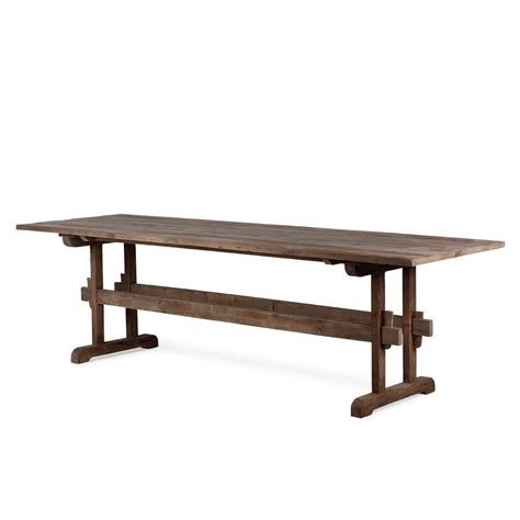 Tables de restaurant professionnel fabriquées en bois.