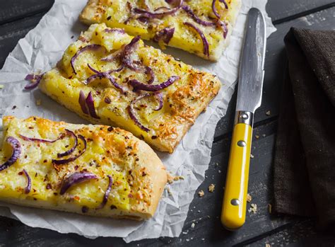 Un antipasto delizioso, veloce da. Focaccia patate, cipolla e rosmarino | Cosa cucino oggi ...